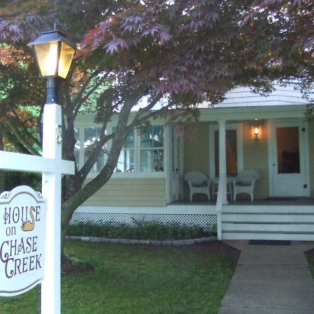 House On Chase Creek Bed and Breakfast Shelter Island Heights Eksteriør billede