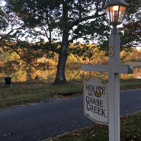 House On Chase Creek Bed and Breakfast Shelter Island Heights Eksteriør billede