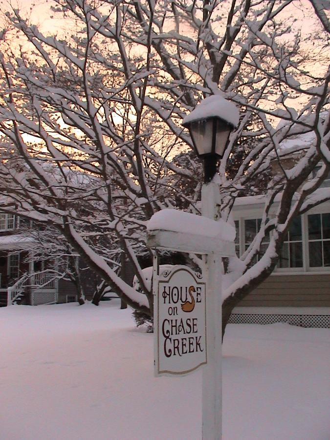 House On Chase Creek Bed and Breakfast Shelter Island Heights Eksteriør billede
