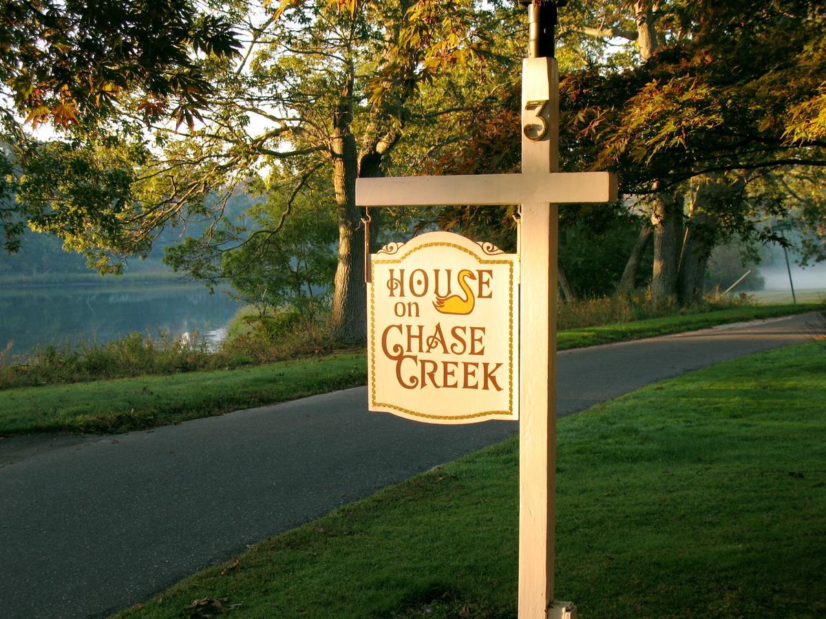 House On Chase Creek Bed and Breakfast Shelter Island Heights Eksteriør billede