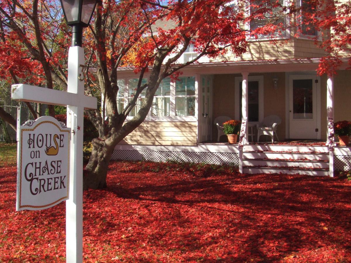 House On Chase Creek Bed and Breakfast Shelter Island Heights Eksteriør billede