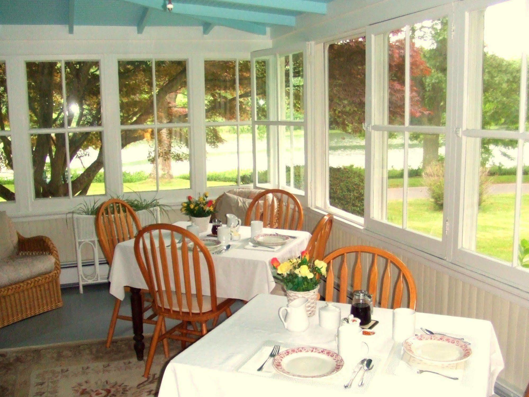 House On Chase Creek Bed and Breakfast Shelter Island Heights Eksteriør billede