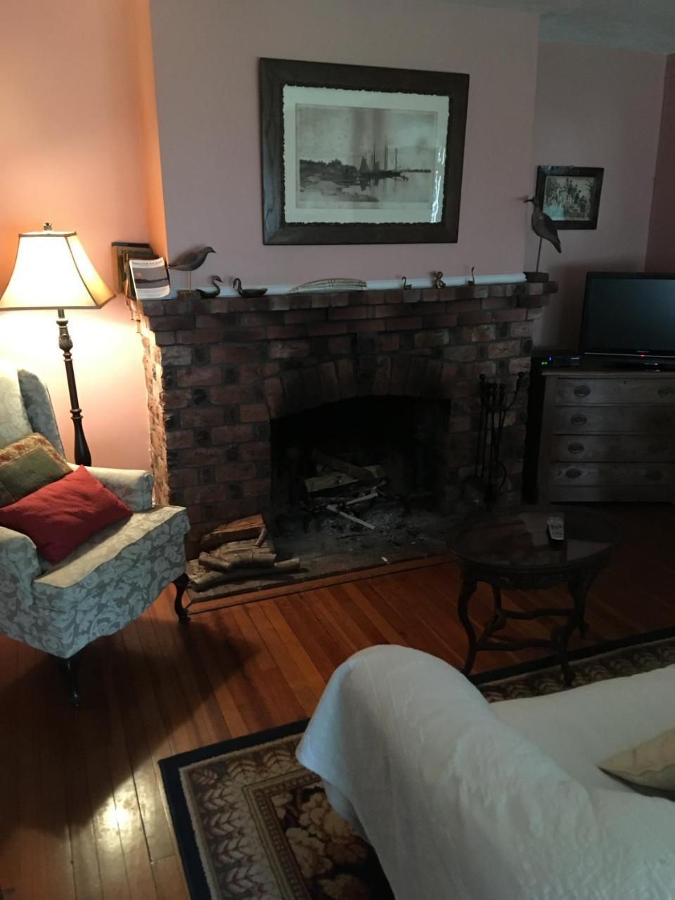 House On Chase Creek Bed and Breakfast Shelter Island Heights Eksteriør billede