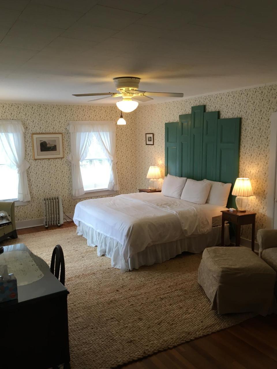 House On Chase Creek Bed and Breakfast Shelter Island Heights Eksteriør billede
