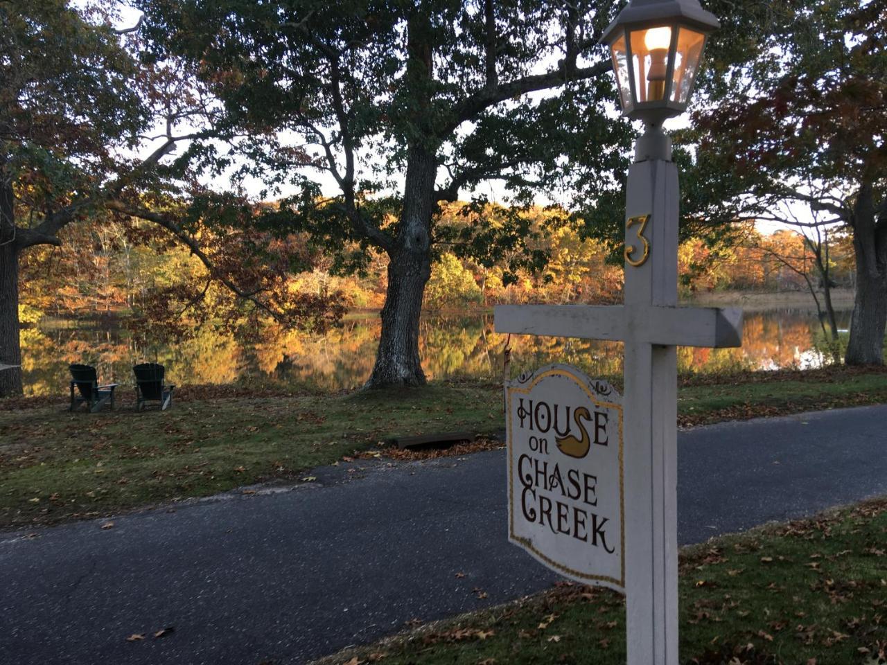 House On Chase Creek Bed and Breakfast Shelter Island Heights Eksteriør billede