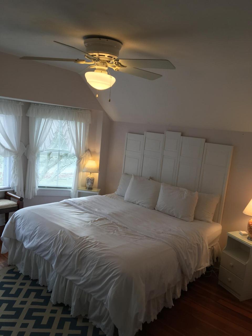 House On Chase Creek Bed and Breakfast Shelter Island Heights Eksteriør billede