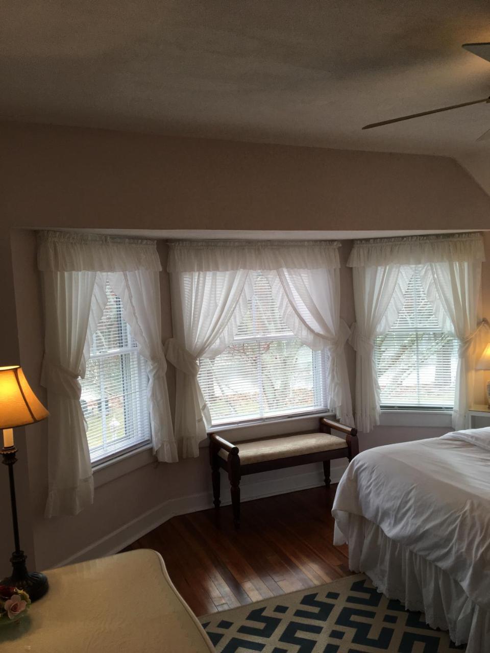 House On Chase Creek Bed and Breakfast Shelter Island Heights Eksteriør billede